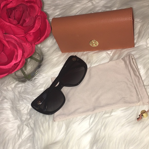 ☀️ New Item- Tory Burch SunGlasses ☀️ - Picture 2 of 6
